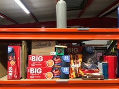 QUANTITY OF ITEMS TO INCLUDE NESTLÉ KITKAT AND FRIENDS BIG BISCUIT BOX | 69 X CHOCOLATE BISCUIT BARS - KITKAT, BLUE RIBAND, TOFFEE CRISP | BULK CHOCOLATE BOX 1.357KG SOME MAY BE PASSED BB DATE : LOCA