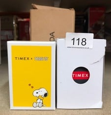 QUANTITY OF ITEMS TO INCLUDE TIMEX X PEANUTS HOLIDAY WEEKENDER UNISEX 38MM LEATHER STRAP WATCH TW2W24100: LOCATION - B RACK