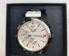 TOMMY HILFIGER MENS ANALOGUE MULTI FUNCTION QUARTZ WATCH FOR MEN WITH SILICONE BRACELET: LOCATION - A RACK