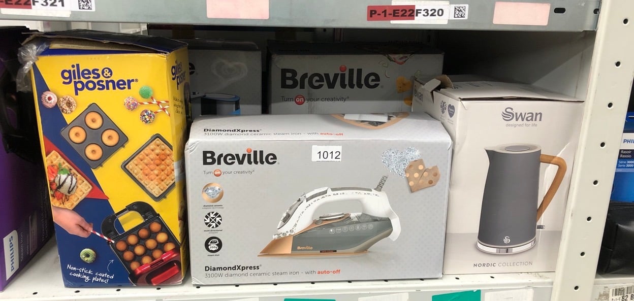 QUANTITY OF KITCHEN & APPLIANCES ITEMS TO INCLUDE BREVILLE DIAMONDXPRESS STEAM IRON | 3100 W | 200G STEAM SHOT | MULTI-DIRECTIONAL DIAMOND CERAMIC SOLEPLATE | 400 ML EASY-FILL WATER TANK WHITE & ROSE