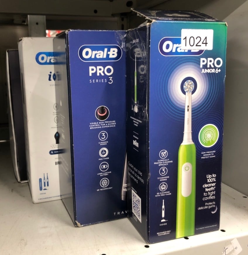 QUANTITY OF HEALTH & BEAUTY ITEMS TO INCLUDE ORAL-B PRO JUNIOR KIDS ELECTRIC TOOTHBRUSH, 1 TOOTHBRUSH HEAD, 3 MODES WITH KID-FRIENDLY SENSITIVE MODE, FOR AGES 6+,  UK PLUG, GREEN: LOCATION - FRONT RA