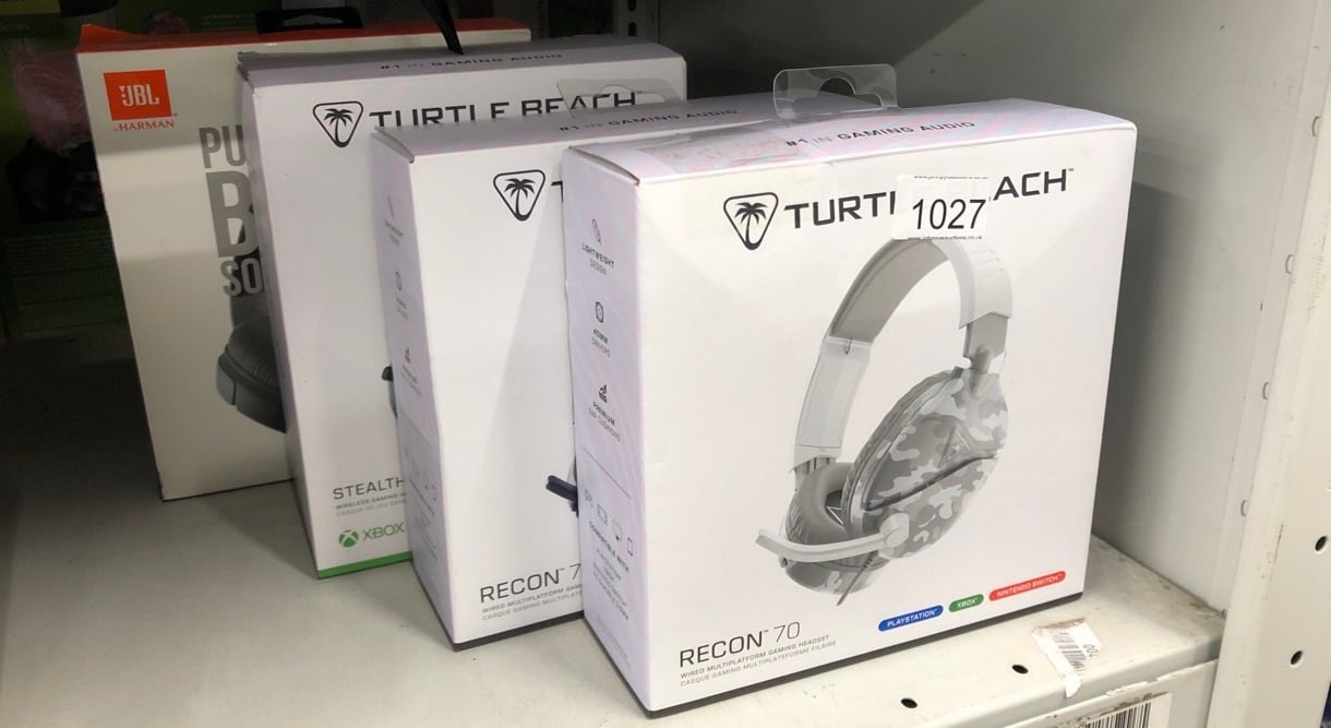 QUANTITY OF ITEMS TO INCLUDE TURTLE BEACH RECON 70 CAMO WHITE GAMING HEAD FOR XBOX SERIES X|S, XBOX ONE, PS5, PS4, NINTENDO SWITCH & PC: LOCATION - FRONT RACK