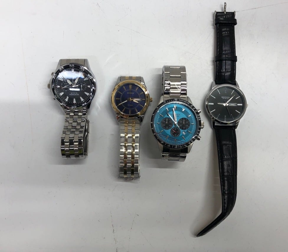 QUANTITY OF ASSORTED MEN'S WATCHES TO INCLUDE SEKONDA TACHYMETER STAINLESS LINKS WITH BLUE FACE: LOCATION - A RACK