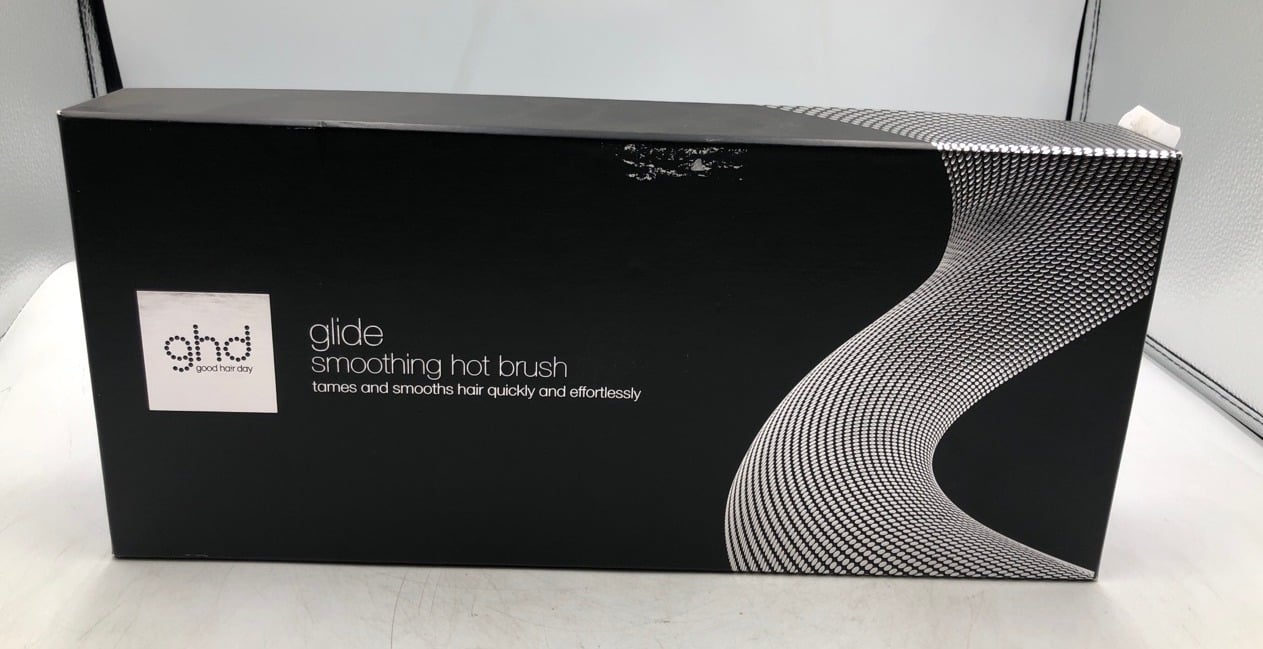 GHD GLIDE HOT BRUSH SMOOTHING BRUSH WITH CERAMIC HEATING TECHNOLOGY AND IONISER: LOCATION - TOP 50