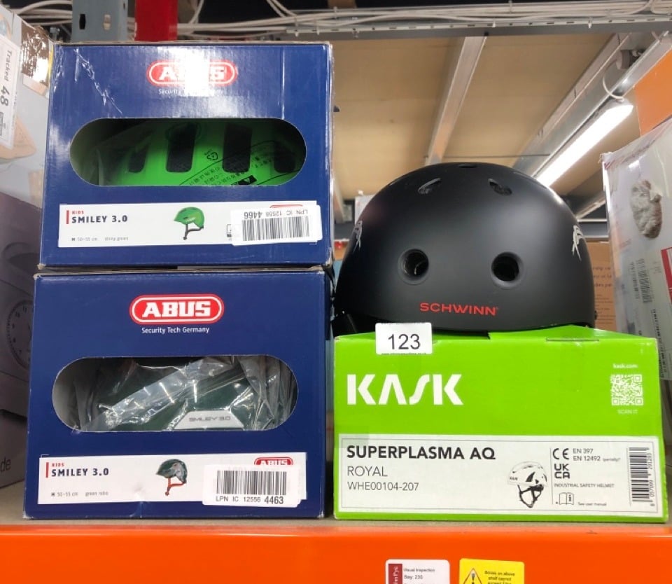 QUANTITY OF SPORT & EXERCISE ITEMS TO INCLUDE SUPER PLASMA AQ EN 397 CRASH HELMET, ROYAL TO INCLUDE SIZE M: LOCATION - A RACK