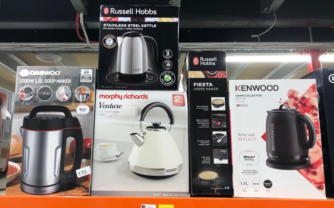 QUANTITY OF KITCHEN & APPLIANCES ITEMS TO INCLUDE DAEWOO SOUP MAKER, 1.6 LITRES, 6 PORTIONS PER BLEND, SMOOTH OR CHUNKY SOUP IN THE WINTER, REFRESHING SMOOTHIES IN THE SUMMER, USER FRIENDLY TINGS, EA