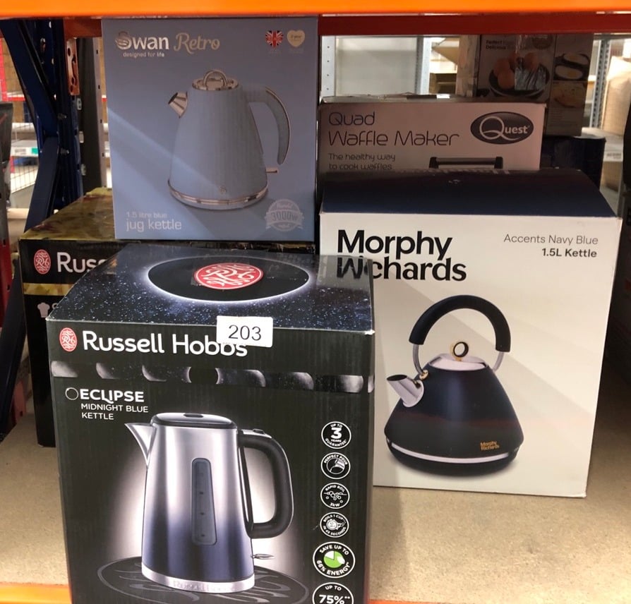 QUANTITY OF KITCHEN & APPLIANCES ITEMS TO INCLUDE RUSSELL HOBBS ECLIPSE STAINLESS STEEL & MIDNIGHT BLUE OMBRE 1.7L ELECTRIC CORDLESS KETTLE (QUIET & FAST BOIL 3KW, REMOVABLE WASHABLE ANTI-SCALE FILTE