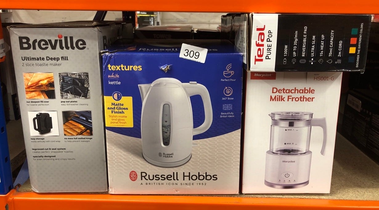 QUANTITY OF KITCHEN & APPLIANCES ITEMS TO INCLUDE RUSSELL HOBBS TEXTURES ELECTRIC 1.7L CORDLESS KETTLE (FAST BOIL 3KW, WHITE PREMIUM PLASTIC, MATT & HIGH GLOSS FINISH, REMOVABLE WASHABLE ANTI-SCALE F