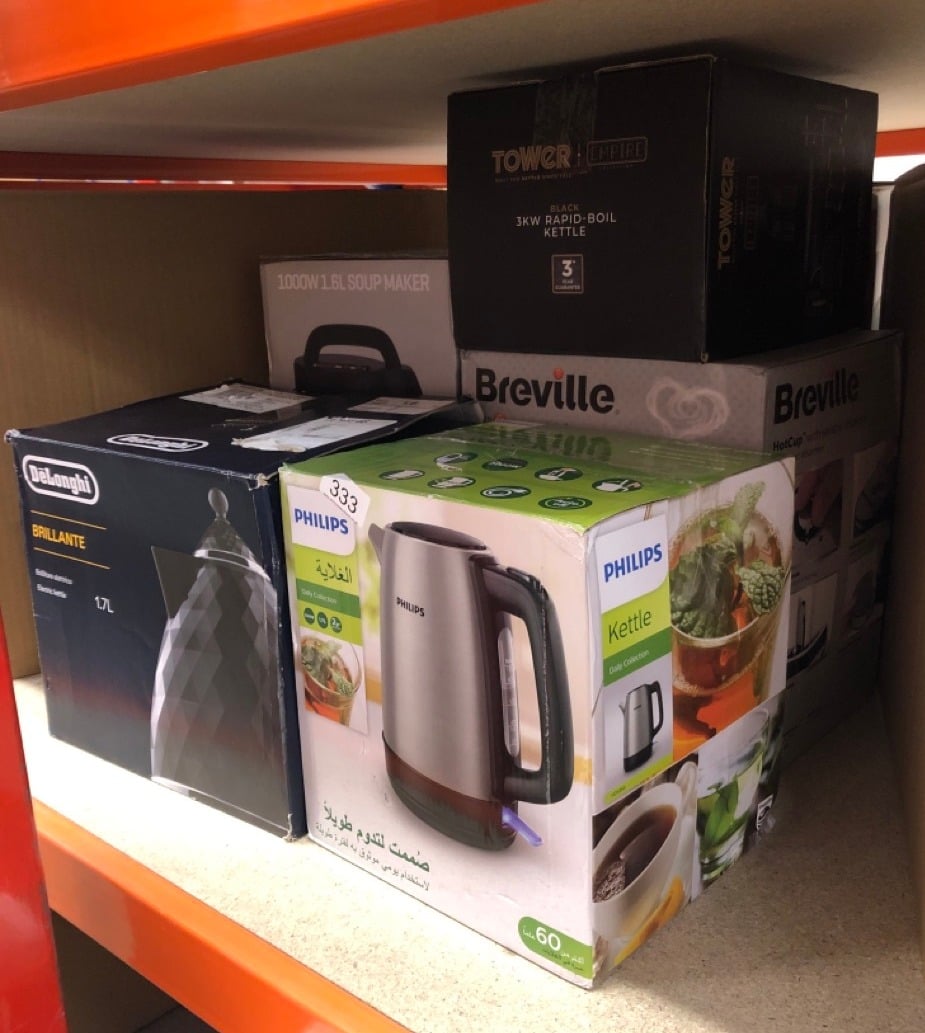 QUANTITY OF KITCHEN & APPLIANCES ITEMS TO INCLUDE DE'LONGHI BRILLIANTE KETTLE, ANTI-SCALE FILTER, 1.7 LITERS, 360° SWIVEL BASE, KBJ3001BK, BLACK: LOCATION - B RACK