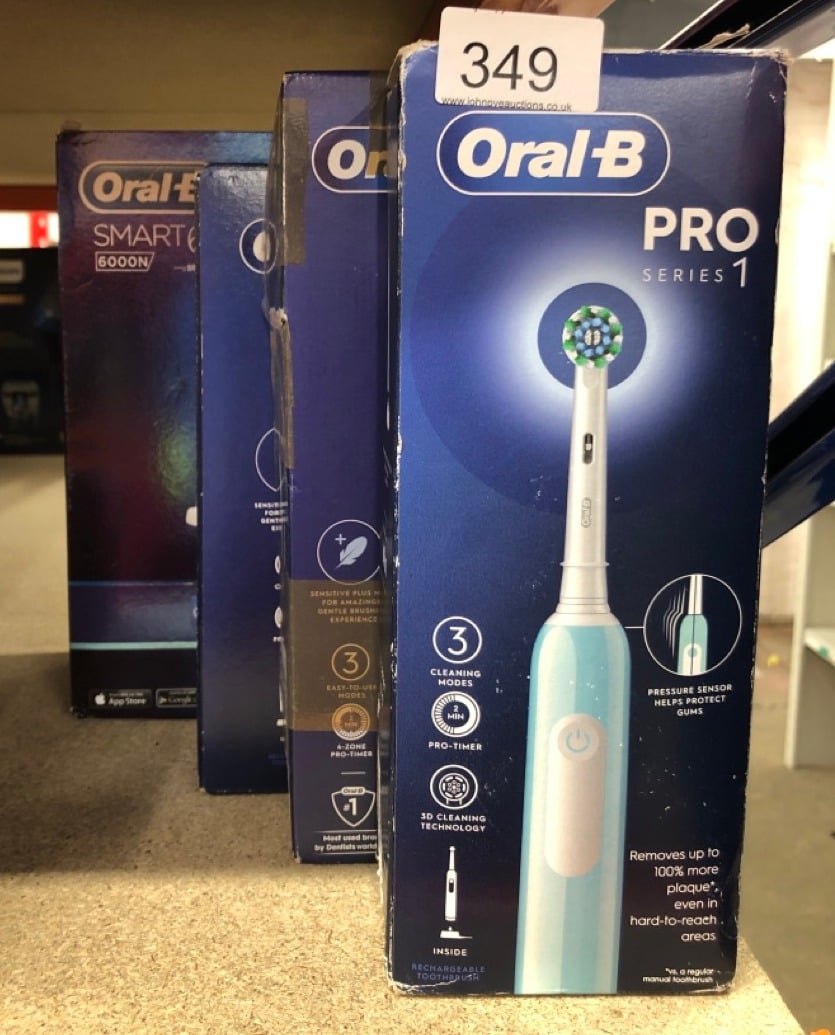 QUANTITY OF HEALTH & BEAUTY ITEMS TO INCLUDE ORAL-B PRO 1 ELECTRIC TOOTHBRUSHES FOR ADULTS WITH 3D CLEANING, 1 TOOTHBRUSH HEAD, GUM PRESSURE CONTROL,  UK PLUG, BLUE: LOCATION - B RACK