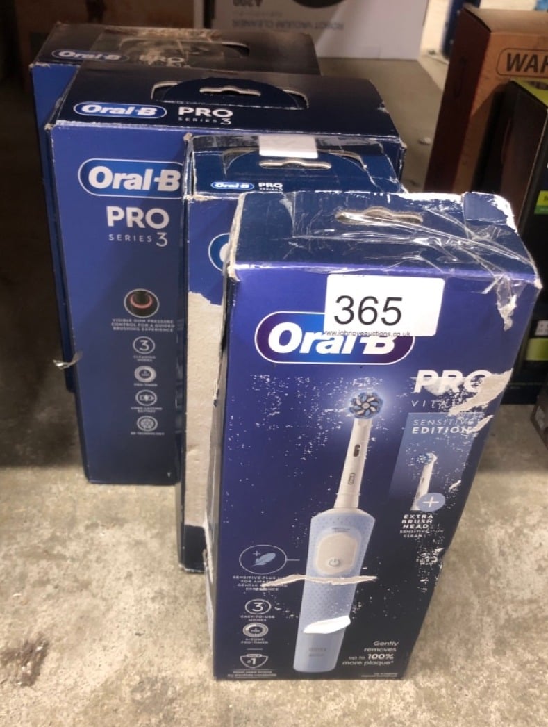 QUANTITY OF HEALTH & BEAUTY ITEMS TO INCLUDE ORAL-B PRO 3 ELECTRIC TOOTHBRUSHES FOR ADULTS, GIFTS FOR WOMEN / MEN, 1 CROSS ACTION TOOTHBRUSH HEAD & TRAVEL CASE, 3 MODES WITH TEETH WHITENING,  UK PLUG