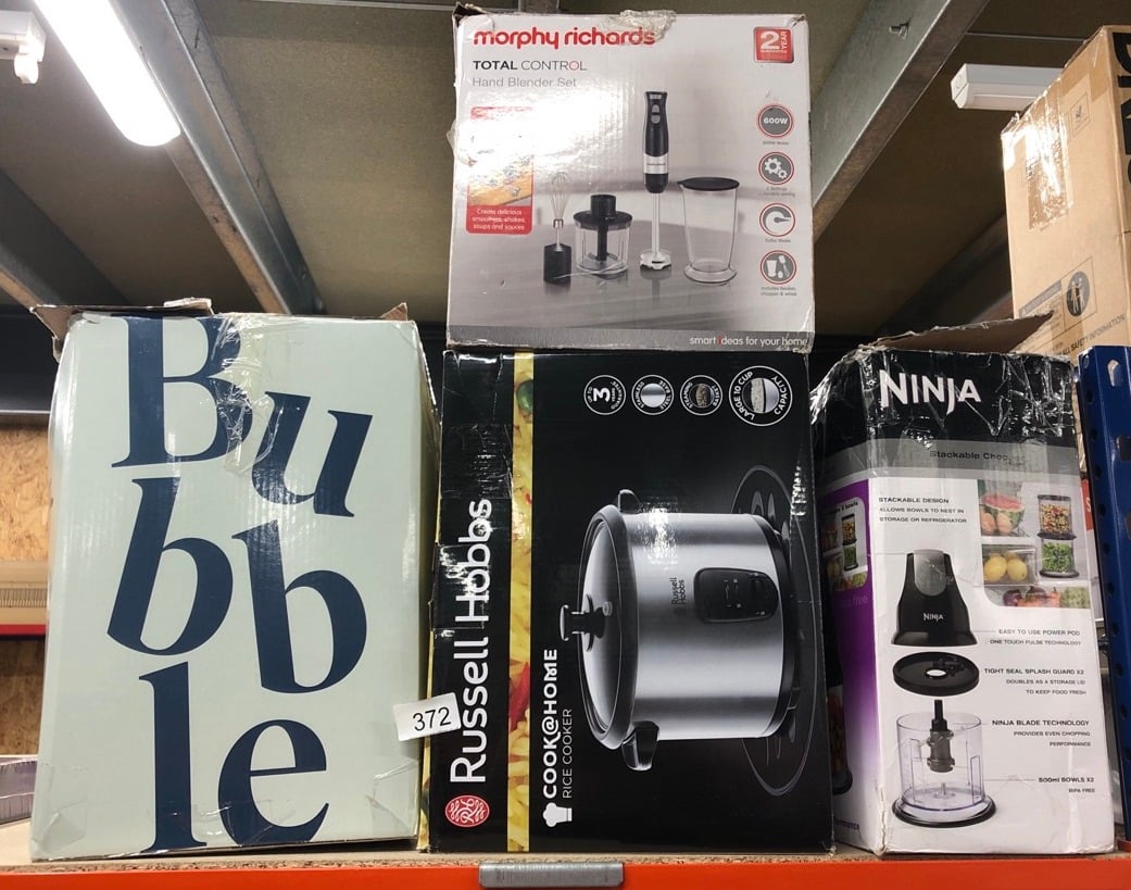 QUANTITY OF KITCHEN & APPLIANCE ITEMS TO INCLUDE MORPHY RICHARDS 402061 TOTAL CONTROL HAND BLENDER, GREY: LOCATION - C RACK