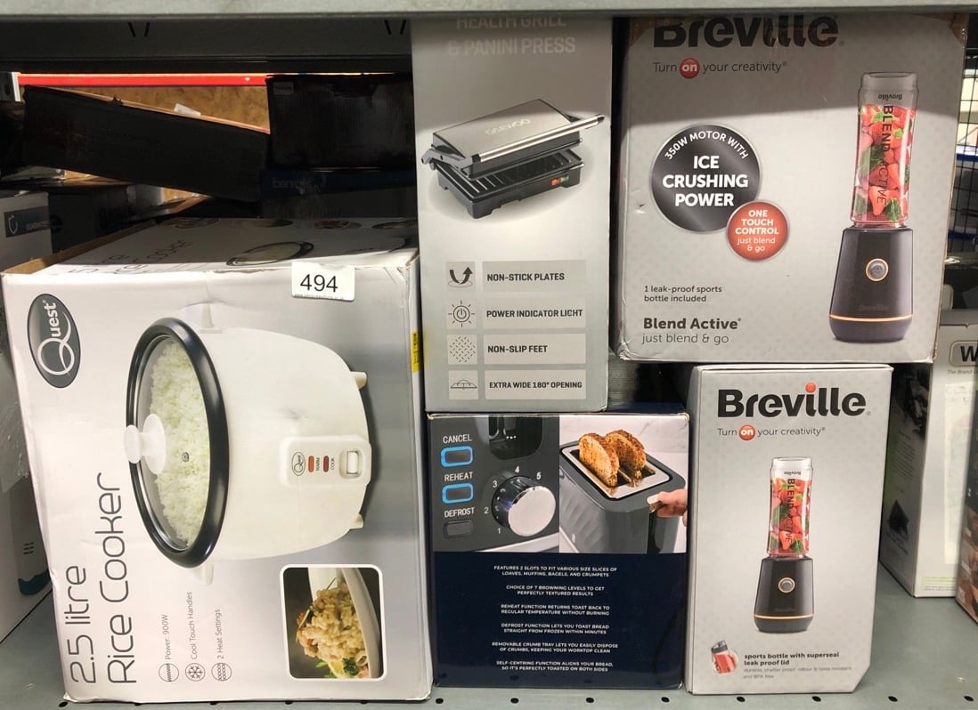 QUANTITY OF ITEMS TO INCLUDE BREVILLE BLEND ACTIVE PERSONAL BLENDER & SMOOTHIE MAKER | 350W | 1 PORTABLE BLEND ACTIVE BOTTLE (600ML) | LEAK PROOF LID | BLACK & GOLD [VBL251]: LOCATION - C RACK