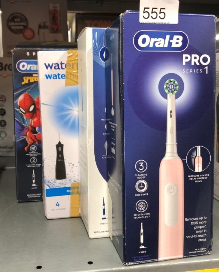 QUANTITY OF HEALTH & BEAUTY ITEMS TO INCLUDE ORAL-B PRO 1 ELECTRIC TOOTHBRUSH FOR ADULTS WITH 3D CLEANING, 1 TOOTHBRUSH HEAD, GUM PRESSURE CONTROL,  UK PLUG, PINK: LOCATION - D RACK