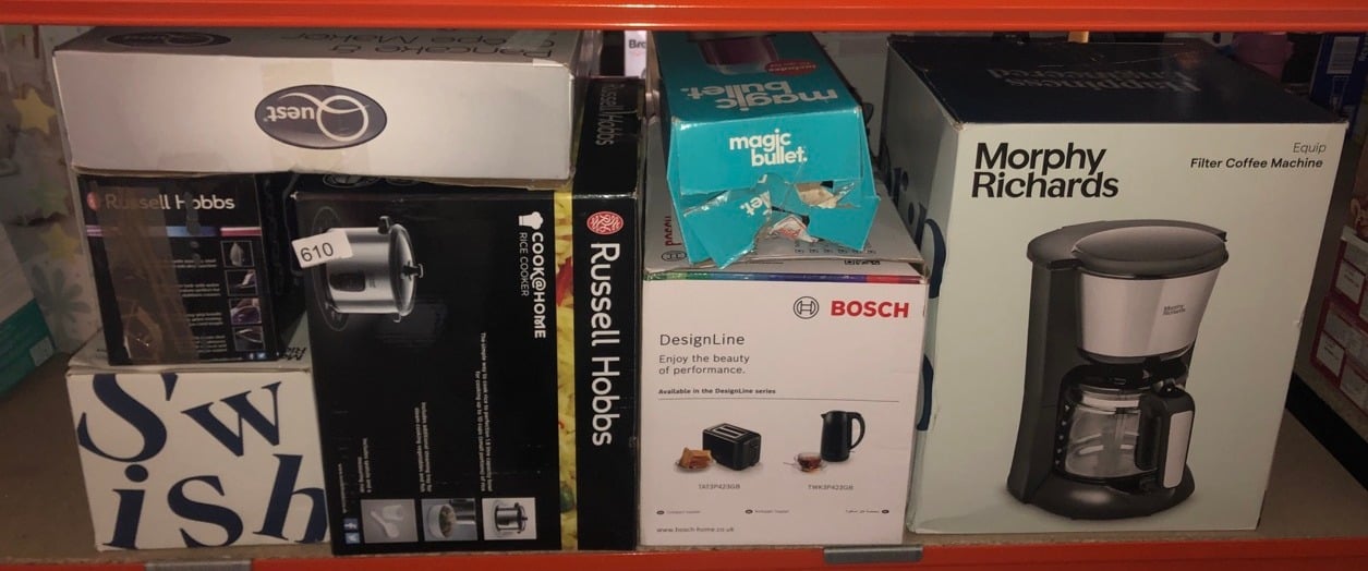 QUANTITY OF KITCHEN & APPLIANCES ITEMS TO INCLUDE MORPHY RICHARDS EQUIP FILTER COFFEE MACHINE, COFFEE MAKER FOR INSTANT COFFEE, POUR OVER TECHNOLOGY, 10 CUP, ANTI DRIP, REUSABLE FILTER, KEEP WARM, AR