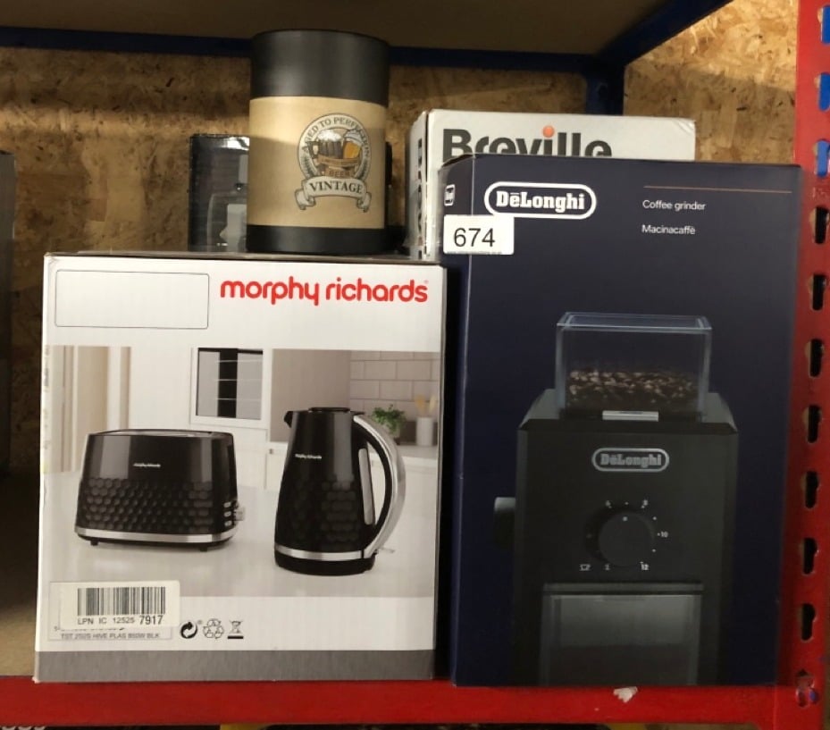 QUANTITY OF KITCHEN & APPLIANCES ITEMS TO INCLUDE DE'LONGHI, COFFEE GRINDER KG79, BLACK, 1 - PACK: LOCATION - E RACK