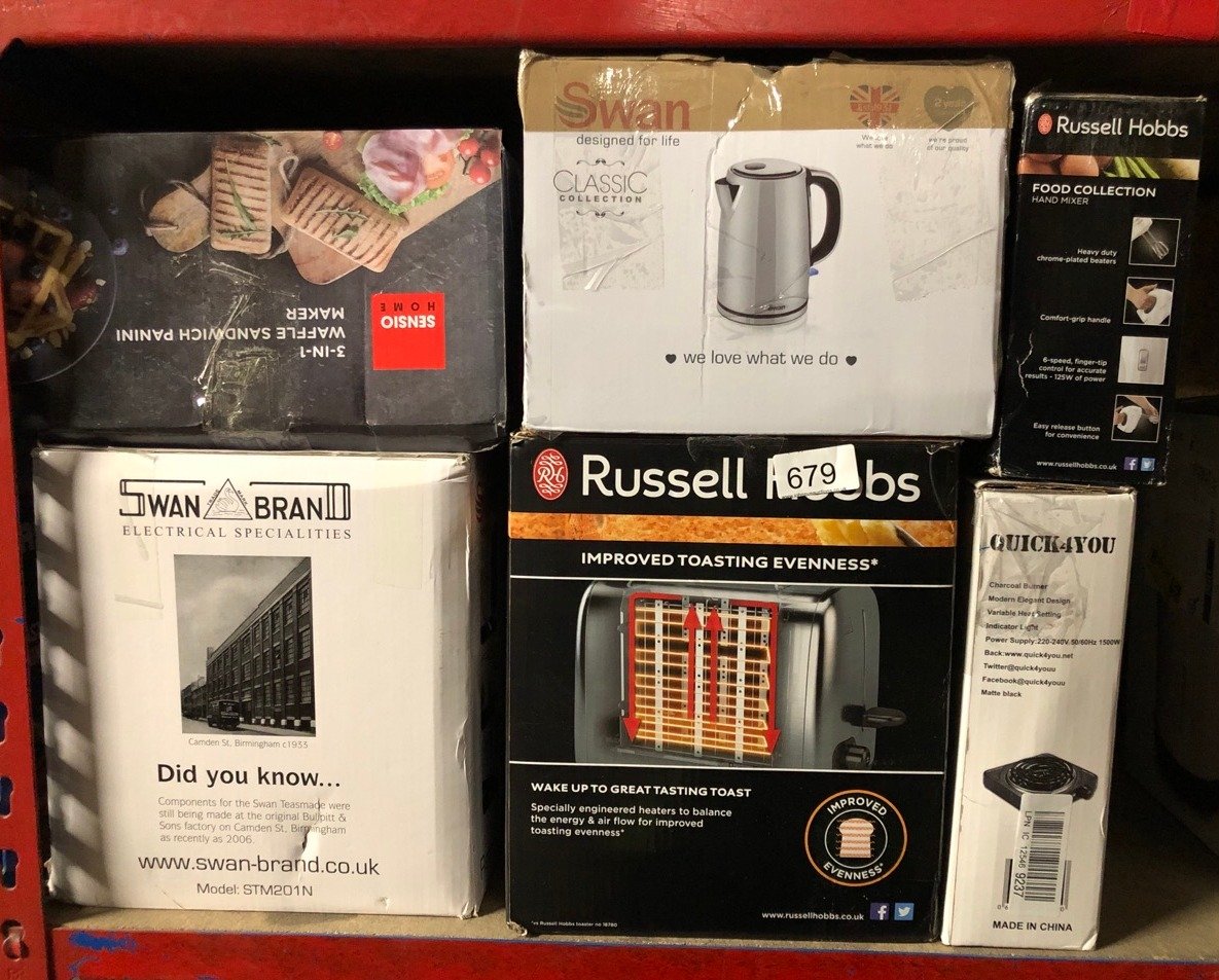 QUANTITY OF KITCHEN & APPLIANCES ITEMS TO INCLUDE RUSSELL HOBBS 2 SLICE TOASTER WITH PERFECT TOAST TECHNOLOGY FOR IMPROVED EVENNESS (WIDE SLOTS, LIFT & LOOK FEATURE, 6 BROWNING LEVELS, FROZEN & CANCE