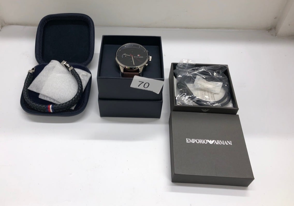 QUANTITY OF MENS JEWELLERY TO INCLUDE TOMMY HILFIGER DRESS WATCH BROWN STRAP BLACK/BLUE FACE: LOCATION - A RACK