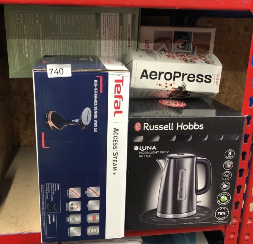 QUANTITY OF KITCHEN & APPLIANCES ITEMS TO INCLUDE TEFAL ACCESS STEAM + HANDHELD CLOTHES STEAMER, NO IRONING BOARD NEEDED, 2 STEAM LEVELS, SANITISING STEAM, BLACK & ROSE GOLD, DT8103: LOCATION - E RAC