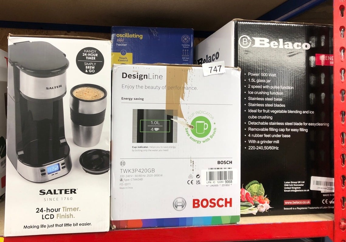 QUANTITY OF KITCHEN & APPLIANCES ITEMS TO INCLUDE SALTER DIGITAL COFFEE MAKER – ONE CUP FILTER COFFEE MACHINE, WASHABLE & REUSABLE FILTER, INCLUDES 420ML STAINLESS STEEL TRAVEL MUG, 3-4 MINUTES BREWI