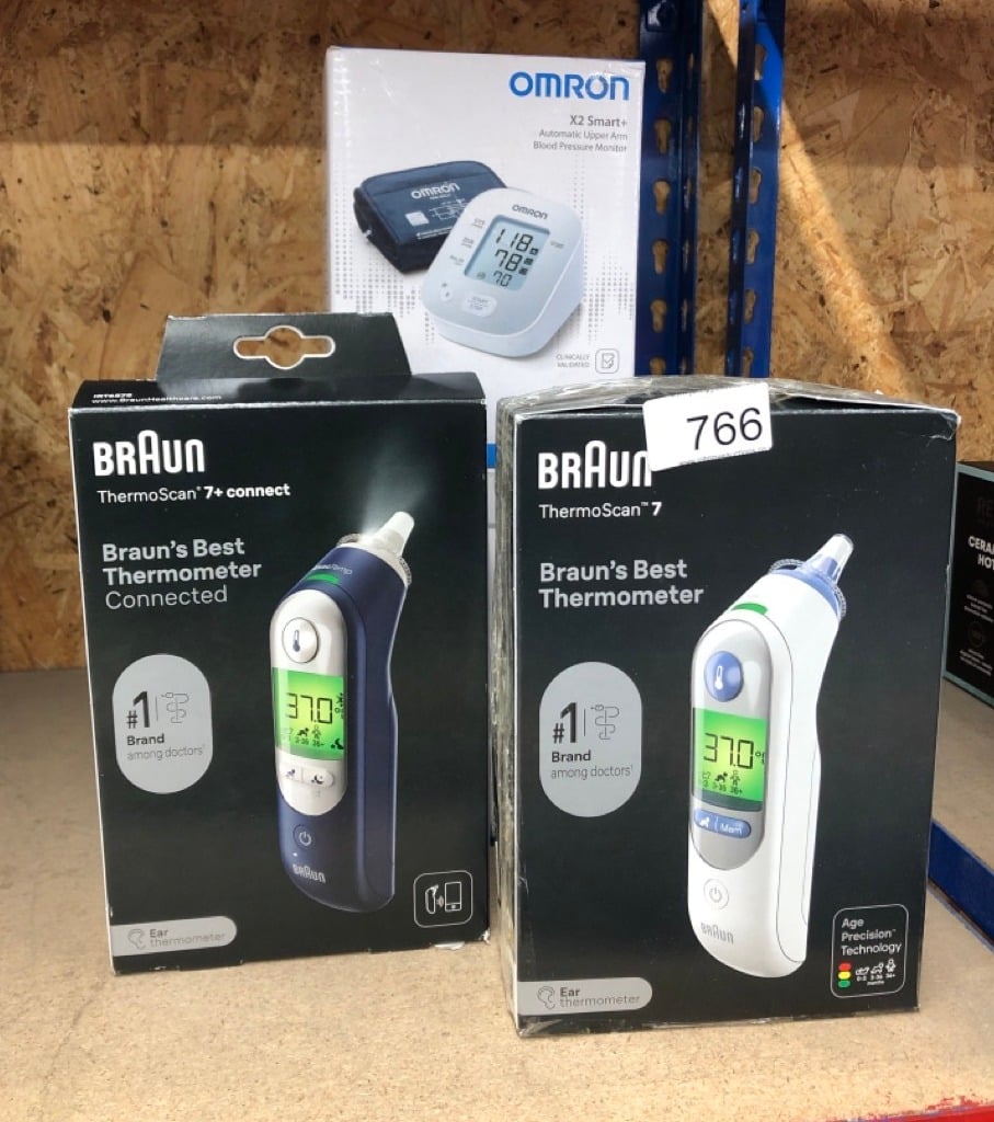 QUANTITY OF HEALTH & BEAUTY ITEMS TO INCLUDE BRAUN THERMOSCAN 7 EAR THERMOMETER - AGE PRECISION TECHNOLOGY - COLOUR-CODED DIGITAL DISPLAY - BABY AND INFANT FRIENDLY - #1 BRAND AMONG DOCTORS(1): LOCAT