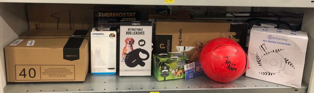 QUANTITY OF PET PRODUCTS ITEMS TO INCLUDE EDIPETS, RETRACTABLE DOG LEAD, EXTENDABLE DOG LEAD, 3, 5 AND 8 METRES LONG FLEXIBLE TAPE FOR TRAINING AND WALKING, FOR SMALL, MEDIUM AND LARGE DOGS (8 METRES