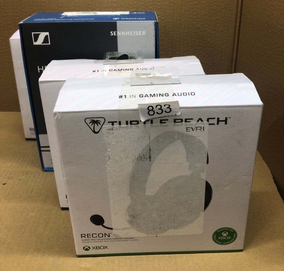 QUANTITY OF TECH & GAMING ITEMS TO INCLUDE 1 X TURTLE BEACH RECON 50X GAMING HEAD FOR XBOX SERIES X|S, XBOX ONE, PS5, PS4, NINTENDO SWITCH, & PC: LOCATION - BACK RACK