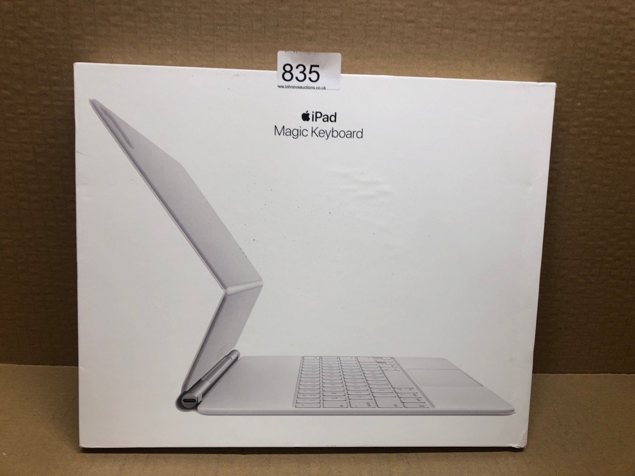 APPLE IPAD MAGIC KEYBOARD 12.9" IN WHITE: LOCATION - BACK RACK