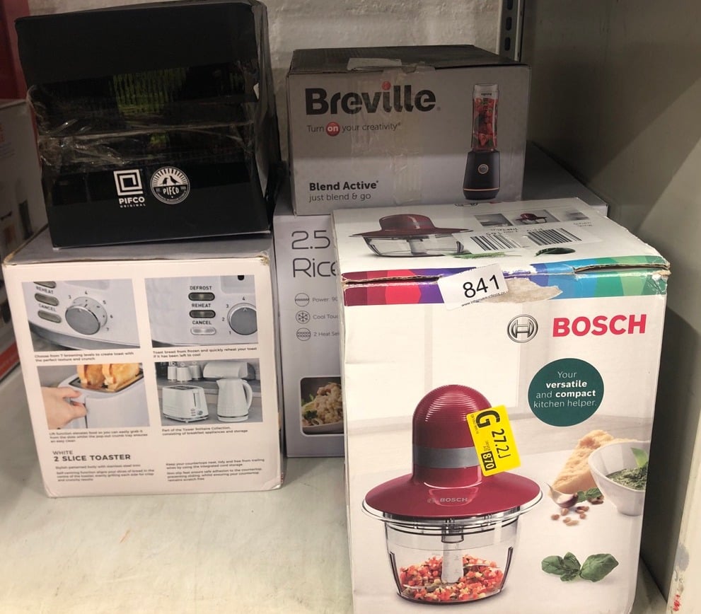 QUANTITY OF KITCHEN & APPLIANCES ITEMS TO INCLUDE BOSCH MMR08R1GB MINI CHOPPER, 400 W, 0.8 LITRE - RED: LOCATION - BACK RACK