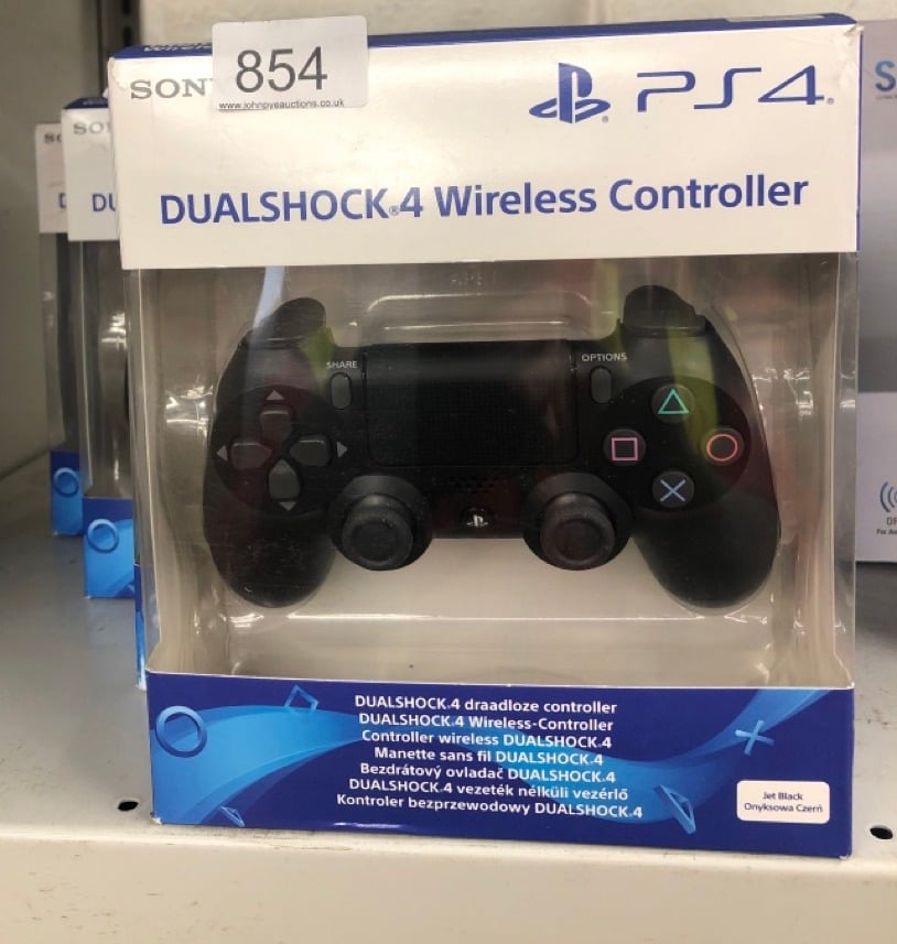 QUANTITY OF TECH & GAMING ITEMS TO INCLUDE SONY PLAYSTATION DUALSHOCK 4 WIRELESS CONTROLLER - BLACK: LOCATION - BACK RACK