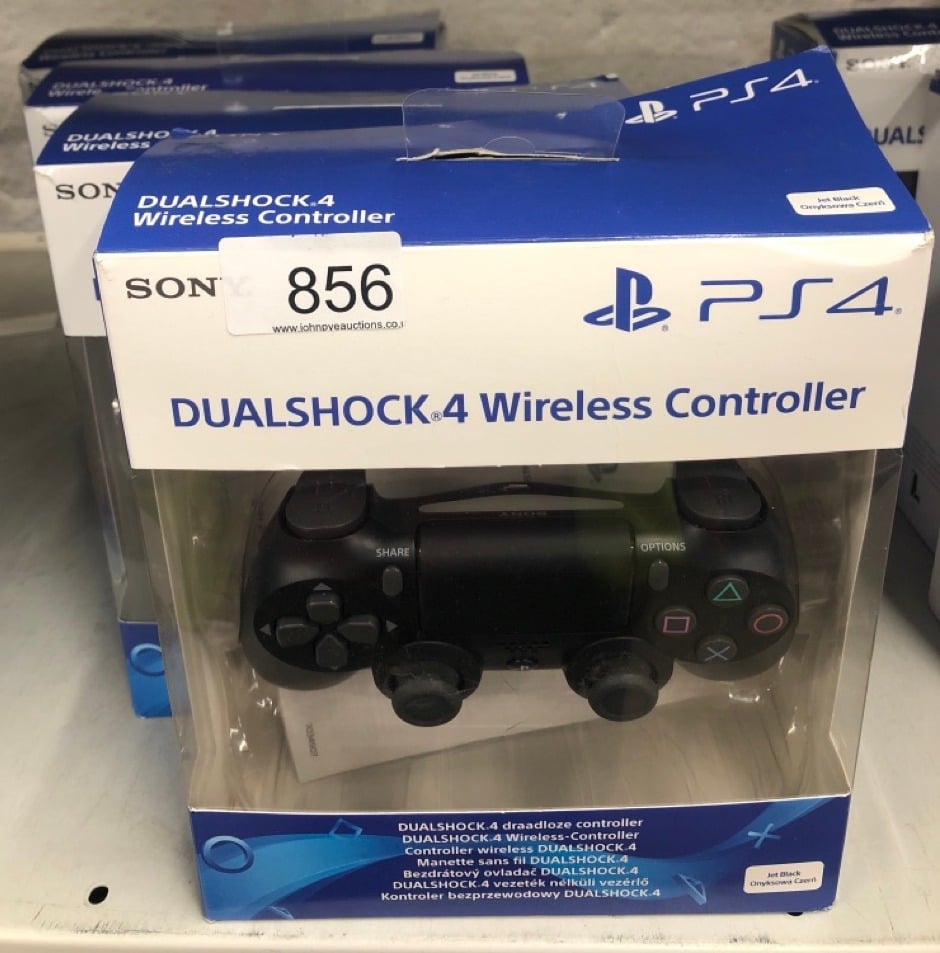 QUANTITY OF TECH & GAMING ITEMS TO INCLUDE SONY PLAYSTATION 4 DUALSHOCK 4 WIRELESS CONTROLLER: LOCATION - BACK RACK