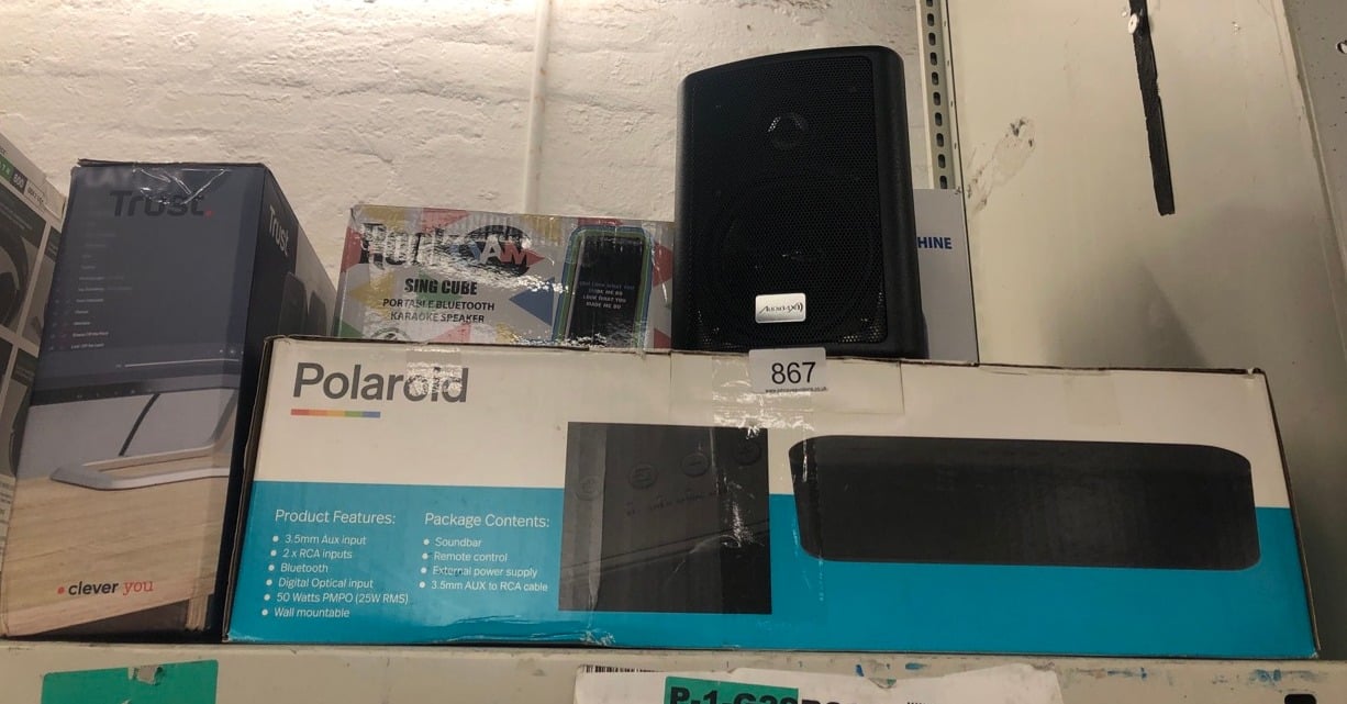 QUANTITY OF TECH & GAMING ITEMS TO INCLUDE POLAROID SOUNDBAR: LOCATION - BACK RACK