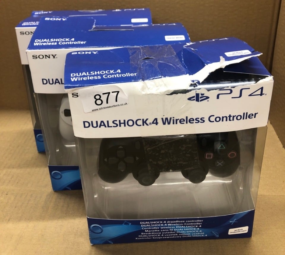 QUANTITY OF TECH & GAMING ITEMS TO INCLUDE DUALSHOCK 4 SONY PS4 WIRELESS CONTROLLER: LOCATION - BACK RACK