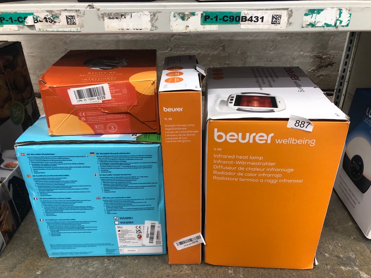 QUANTITY OF HEALTH & BEAUTY ITEMS TO INCLUDE BEURER INFRARED HEAT LAMP: LOCATION - BACK RACK