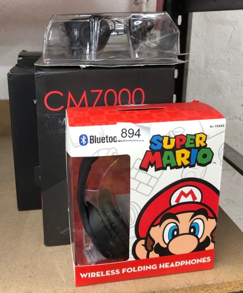 QUANTITY OF TECH & GAMING ITEMS TO INCLUDE OTL SUPER MARIO ICON WIRELESS FOLDING HEADPHONES SM0698: LOCATION - F RACK