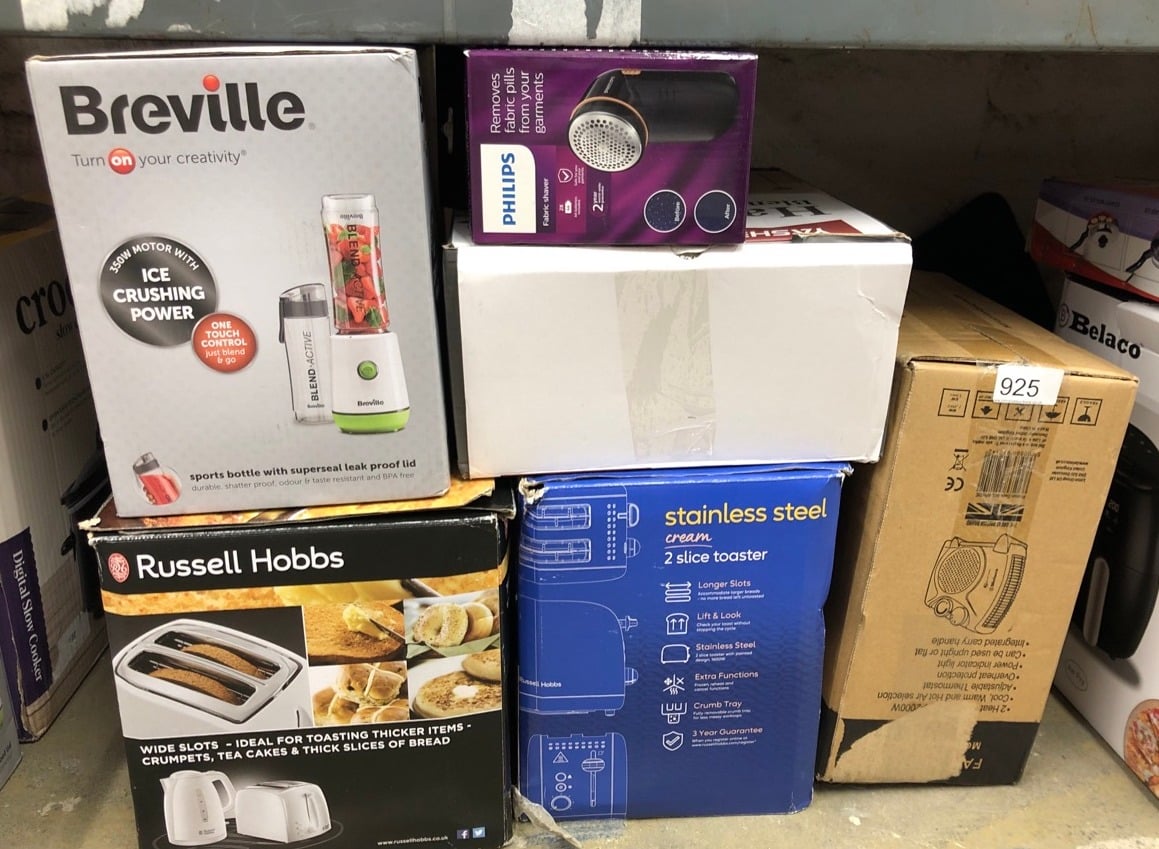 QUANTITY OF KITCHEN & APPLIANCES ITEMS TO INCLUDE BREVILLE BLEND ACTIVE PERSONAL BLENDER & SMOOTHIE MAKER | 350W | 2 PORTABLE BLEND ACTIVE BOTTLES (600ML) | LEAK PROOF LIDS | WHITE & GREEN [VBL246]: