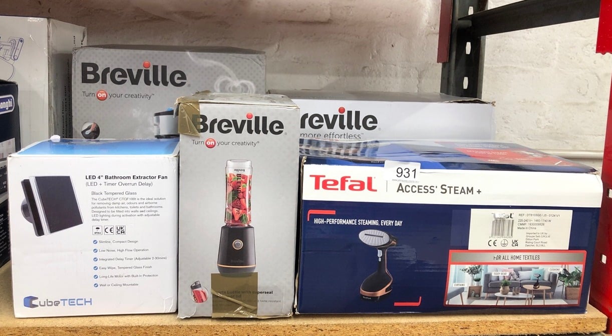 QUANTITY OF KITCHEN & APPLIANCES ITEMS TO INCLUDE TEFAL ACCESS STEAM+ HANDHELD CLOTHES STEAMER, NO IRONING BOARD NEEDED, 2 STEAM LEVELS, SANITISING STEAM, BLACK & ROSE GOLD, DT8103: LOCATION - F RACK