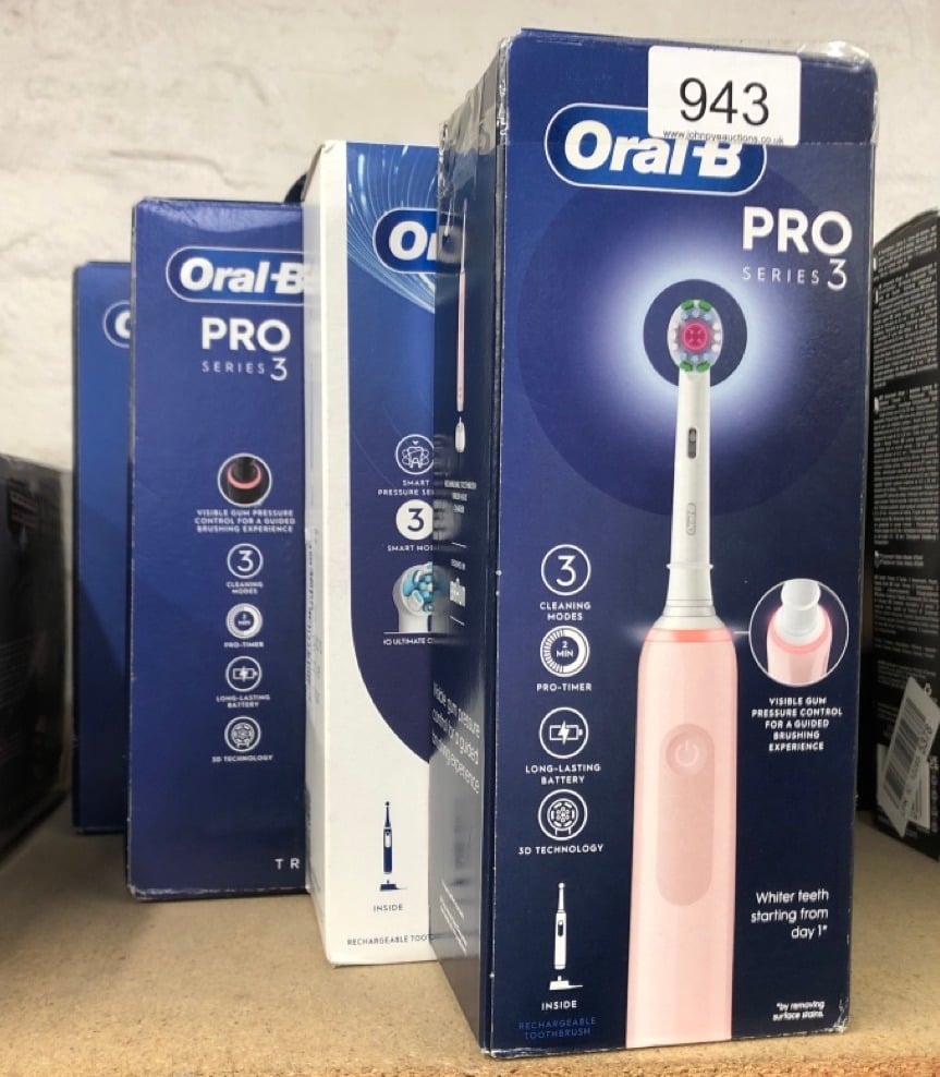 QUANTITY OF HEALTH & BEAUTY ITEMS TO INCLUDE ORAL-B PRO 3 ELECTRIC TOOTHBRUSHES FOR ADULTS, 1 3D WHITE TOOTHBRUSH HEAD, 3 MODES WITH TEETH WHITENING,  UK PLUG, 3000, PINK: LOCATION - F RACK