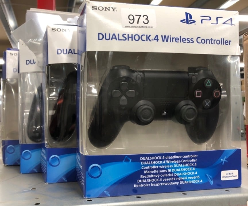 4 X SONY PLAYSTATION DUALSHOCK 4 WIRELESS CONTROLLER - BLACK.: LOCATION - FRONT RACK