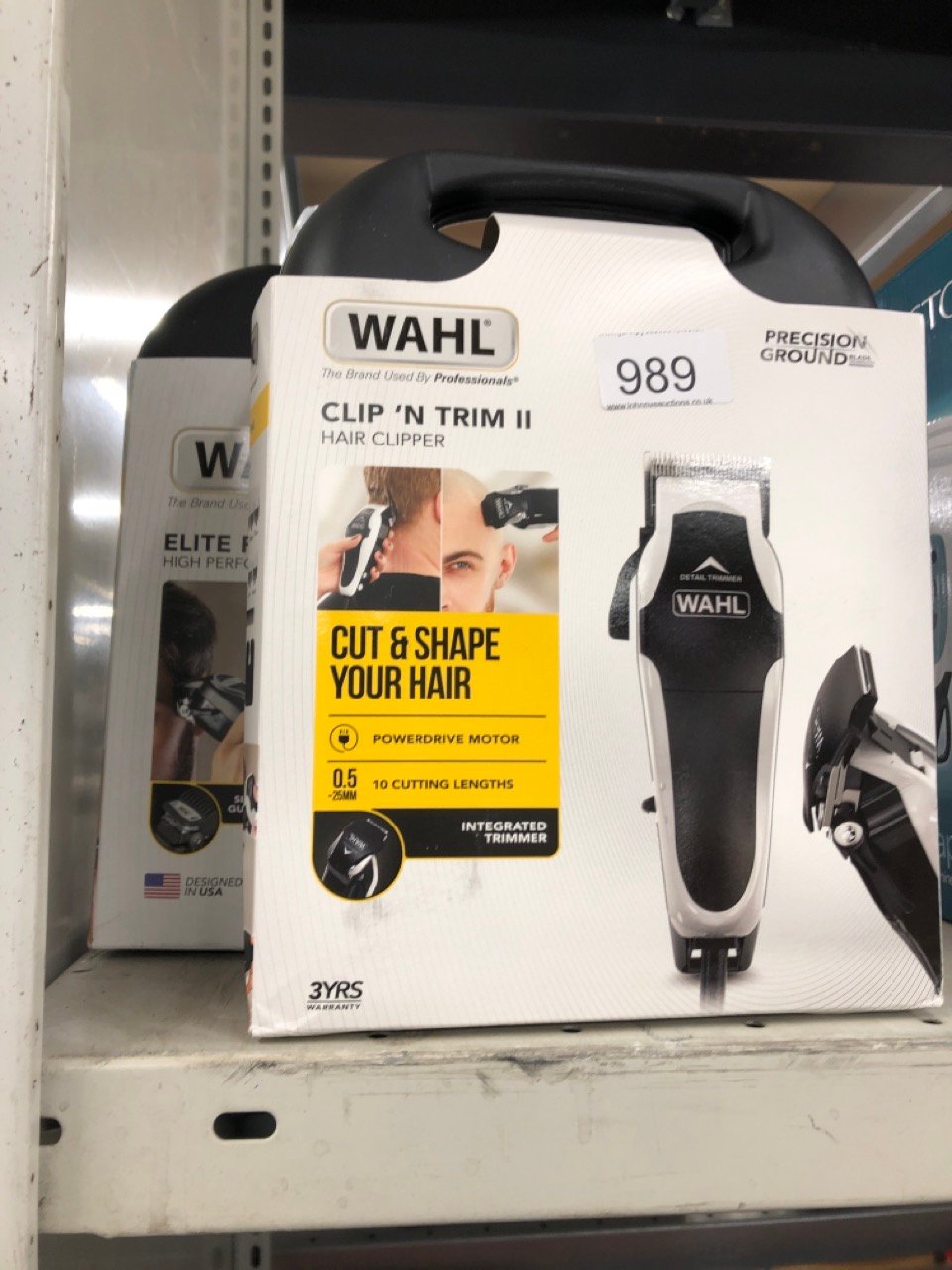 QUANTITY OF HEALTH & BEAUTY ITEMS TO INCLUDE WAHL CLIP N TRIM II HAIR CLIPPER, INTEGRATED HAIR TRIMMER, HEAD SHAVER, MEN'S HAIR CLIPPERS WITH TRIMMER, STUBBLE, MALE, WHITE: LOCATION - FRONT RACK