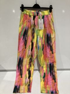 1 X BOX OF PREMIUM DESIGNER APPAREL TO INCLUDE FOREVER UNIQUE MULTI YELLOW HIGH WAISTED TROUSER WITH PLEATS