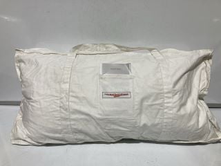 1 X BOX OF ITEMS TO  INCLUDE ULTRA SOFT QUILTED PILLOW PROTECTOR SET