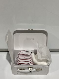 1 X BOX OF ITEMS TO INCLUDE ORGANIC COTTON CHRISTMAS PUDDING GIFT SET 3-6 MTHS