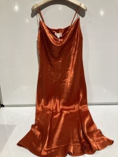 1 X BOX OF PREMIUM DESIGNER APPAREL TO INCLUDE FOREVER UNIQUE PURPLE SATIN SLIP DRESS UK 12