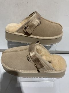 UGG BEIGE SLIPPERS SIZE 5