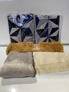 BOX OF ITEMS TO INCLUDE SHERIDAN GREY TOWEL