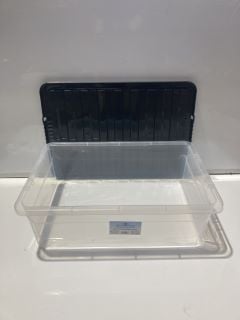 BOX OF PLASTIC CONTAINERS