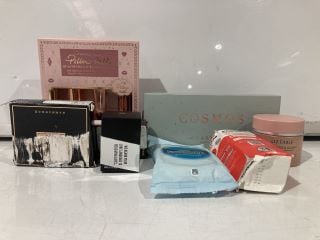 BOX OF ITEMS TO INCLUDE LIZ EARLE REVITALISE AND GLOW ILLUMINATING GEL MOISTURISER