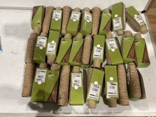 1 X BOX OF GARDEN ITEMS TO INLCUDE CORN SKEWERS