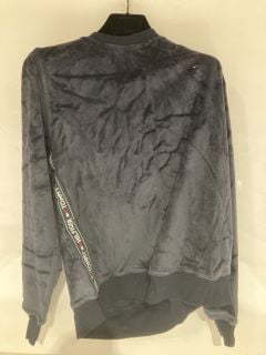 2 X DESIGNER APPAREL TO INLCUDE TOMMY JEANS ITEMS TO INLCUDE WOMENS PINK DEMIN JACKET SIZE L TOTAL RRP £95